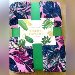 NWT Flannel Throw Tropical Paradise Pattern 50”x 60”